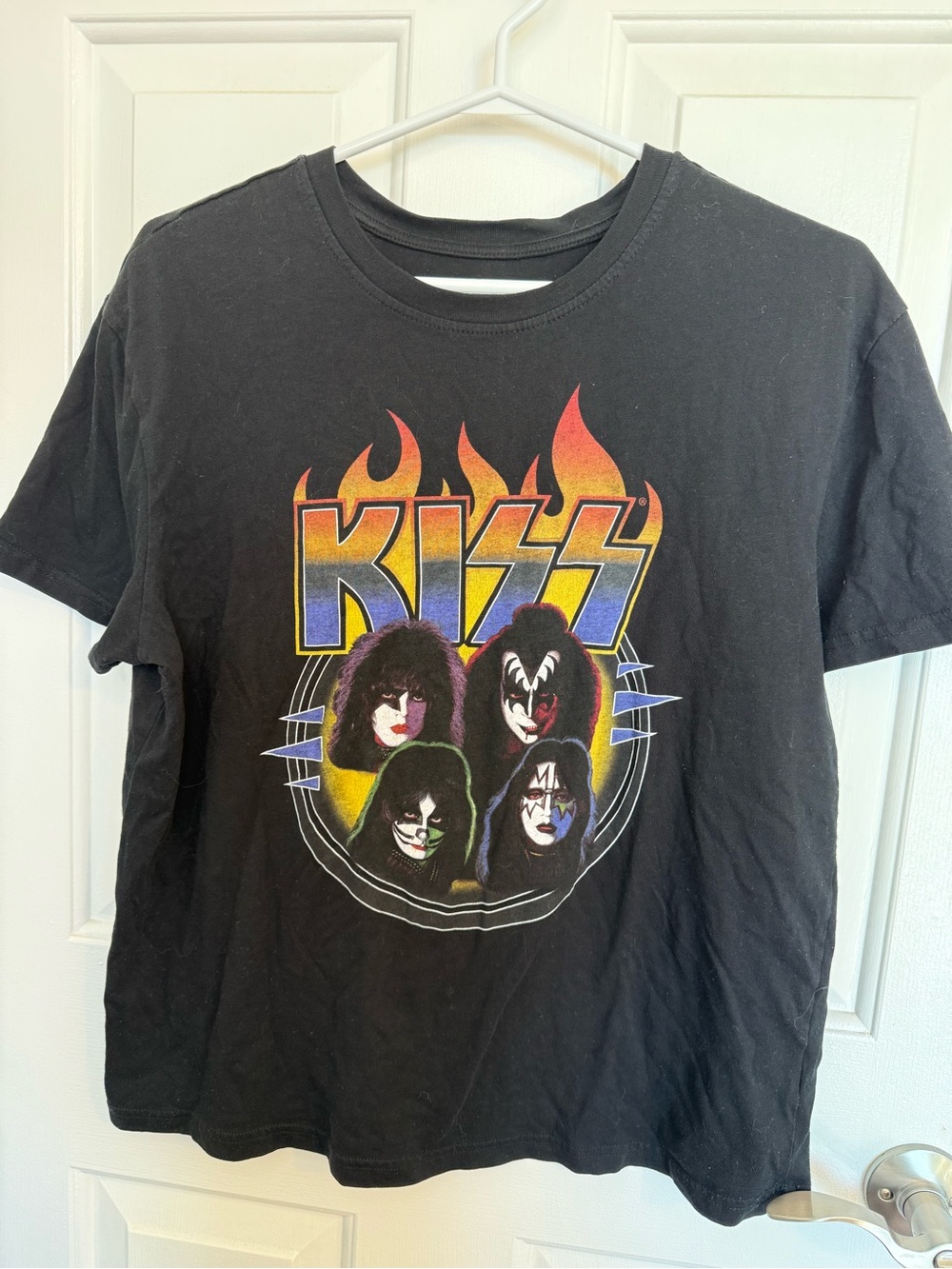 KISS Graphic T-Shirt - womenโs size large